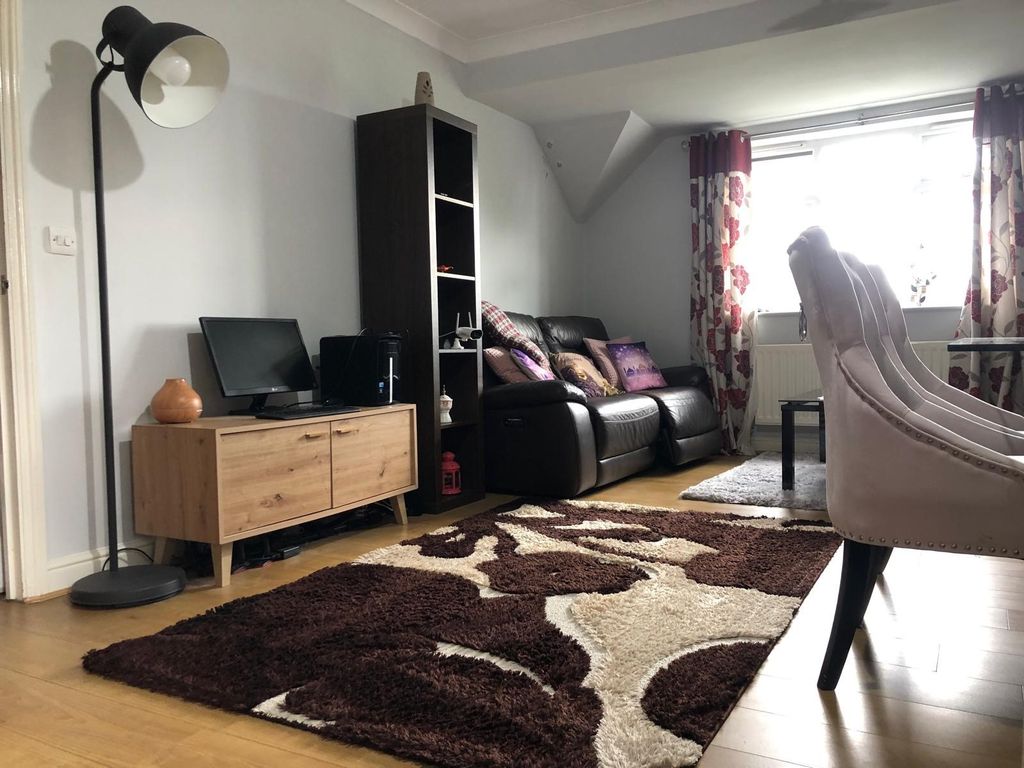 Property photo 3 of 16 Photo 6