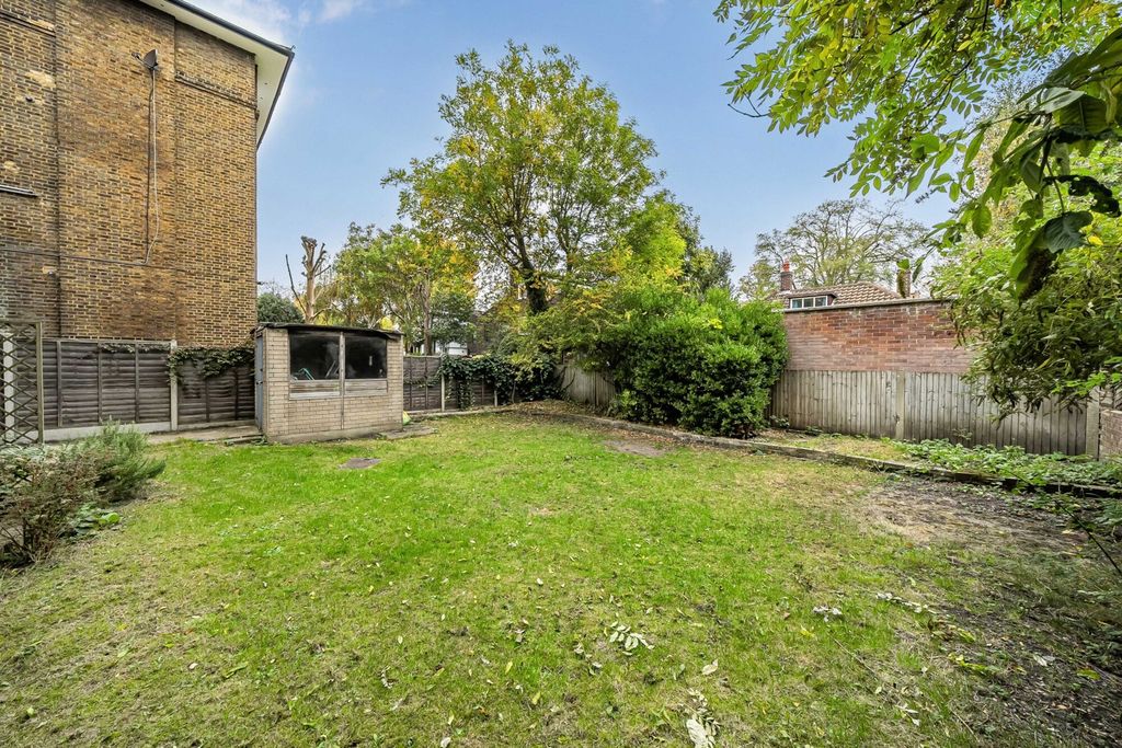 Property photo 3 of 18 Outside Space