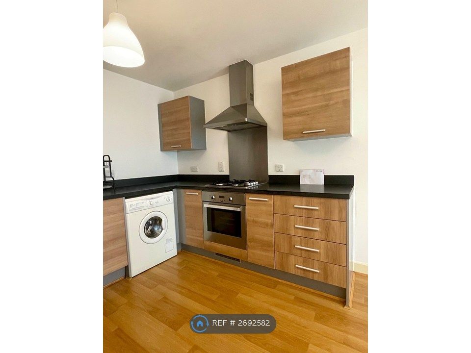 Property photo 3 of 11 Kitchen 1