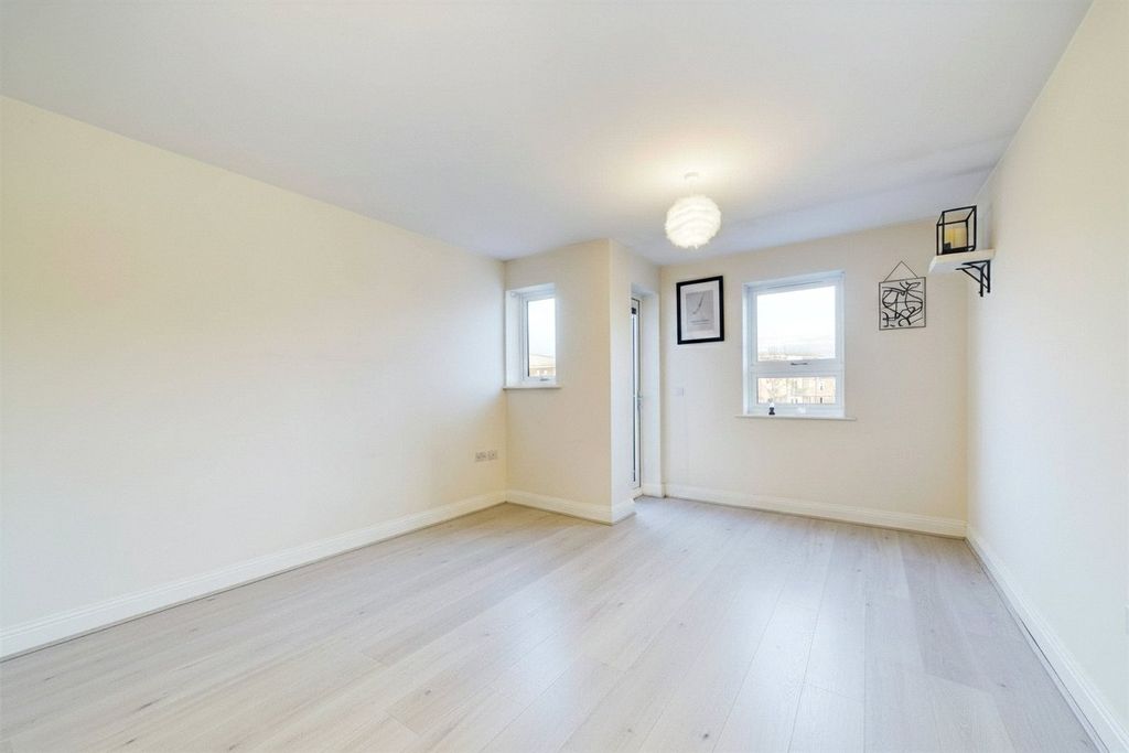 Property photo 2 of 8 Picture No. 13