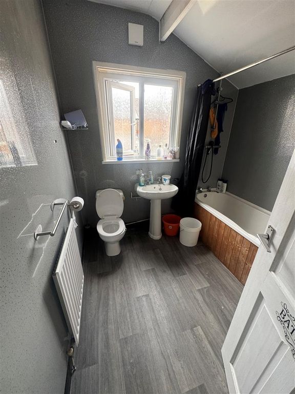 Property photo 3 of 5 Bath.Jpg