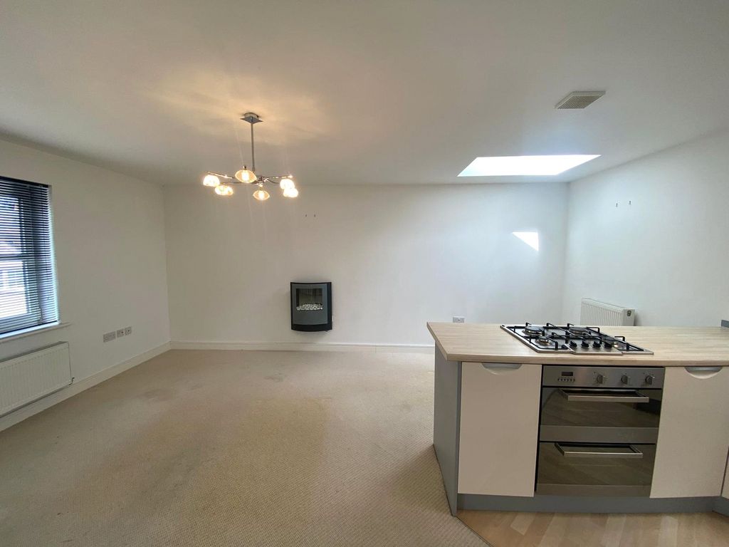 2 bed flat for saleBoards Court, Bideford, Devon EX39 photo 4