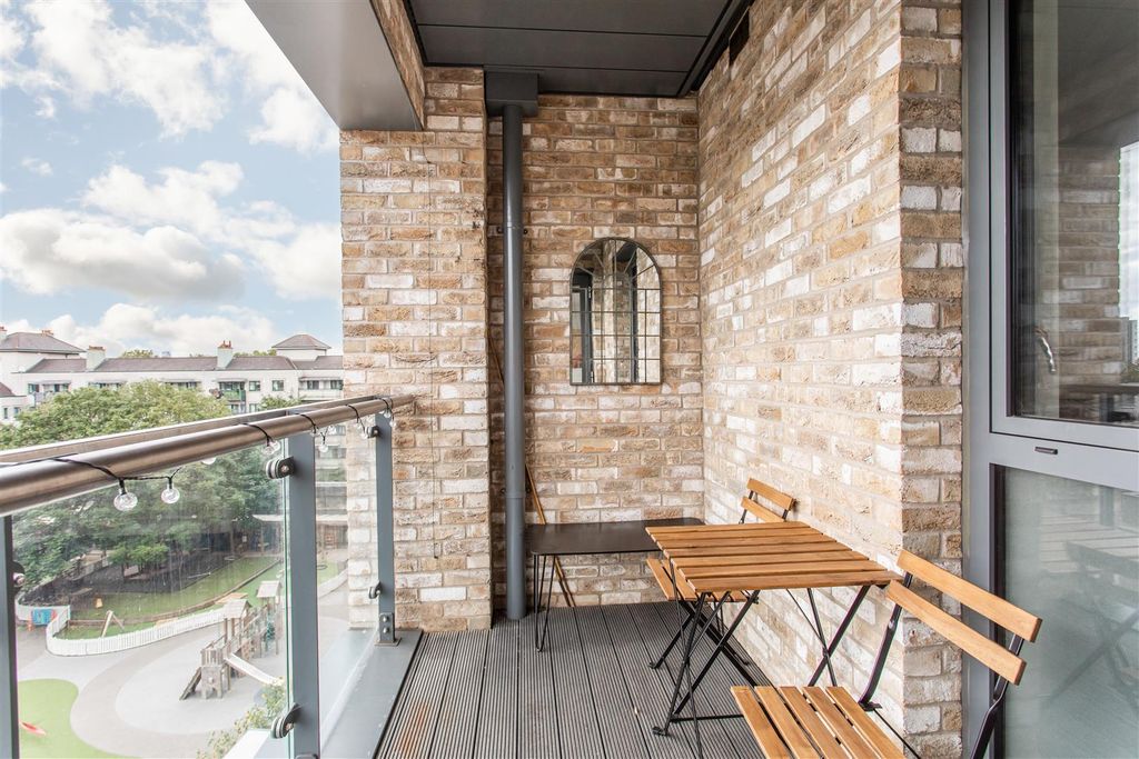 Property photo 2 of 12 Balcony