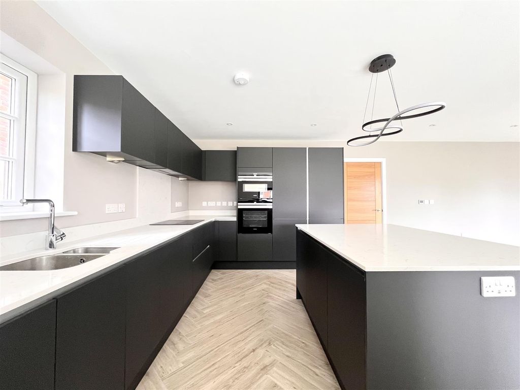 Property photo 3 of 11 Kitchen.Jpg