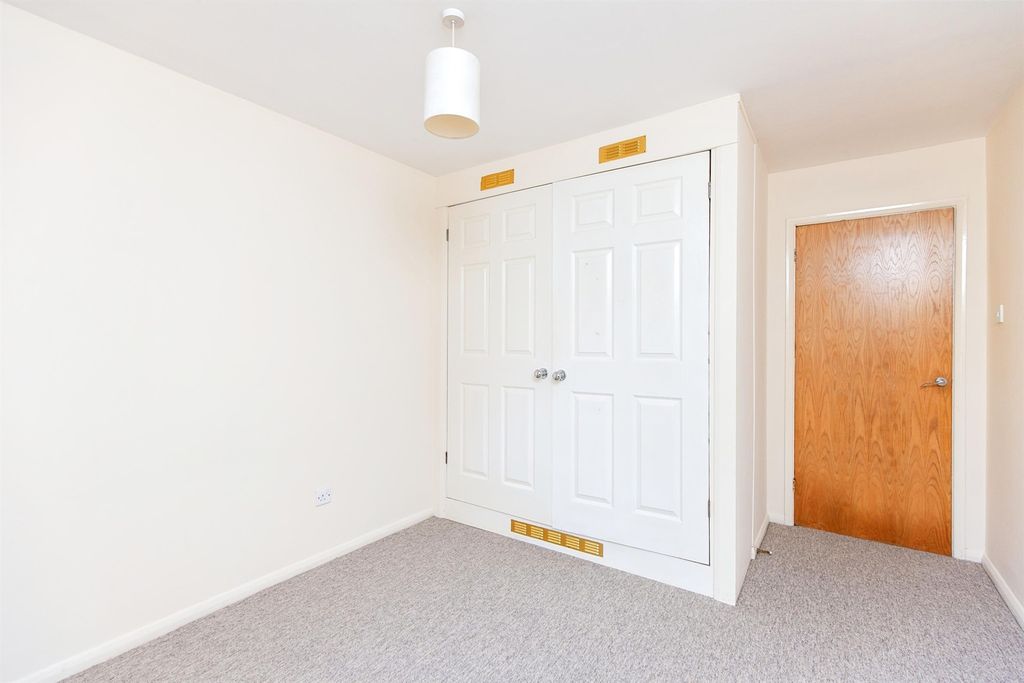 Property photo 3 of 5 Bedroom 1