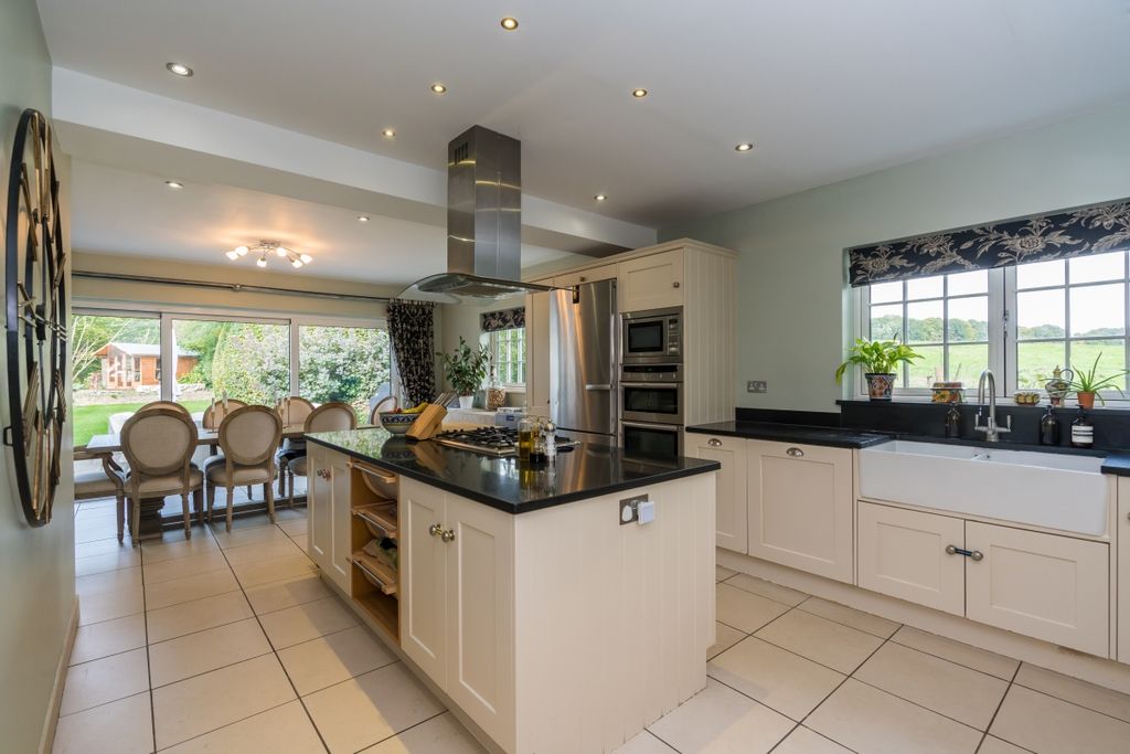 Property photo 3 of 15 Kitchen Breakfast...