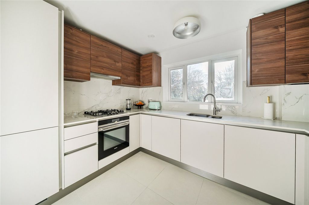 Property photo 3 of 20 Picture No. 12