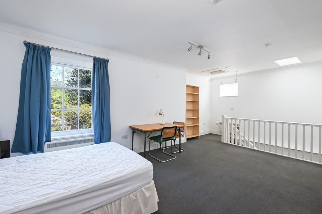 Property photo 2 of 8 Picture 2