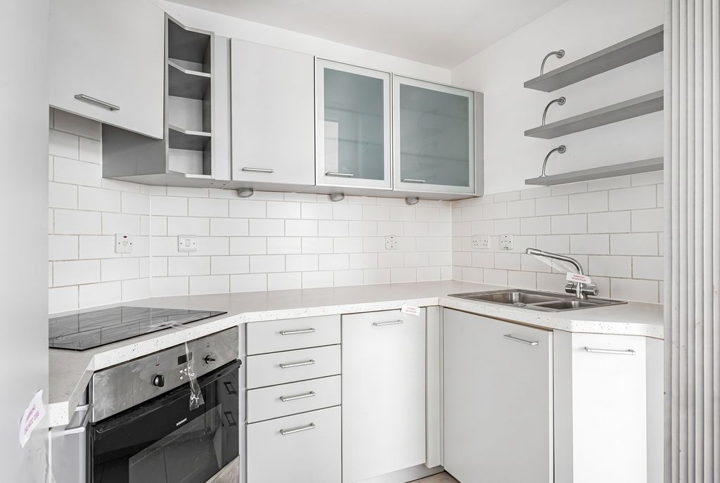 Property photo 3 of 16 Kitchen