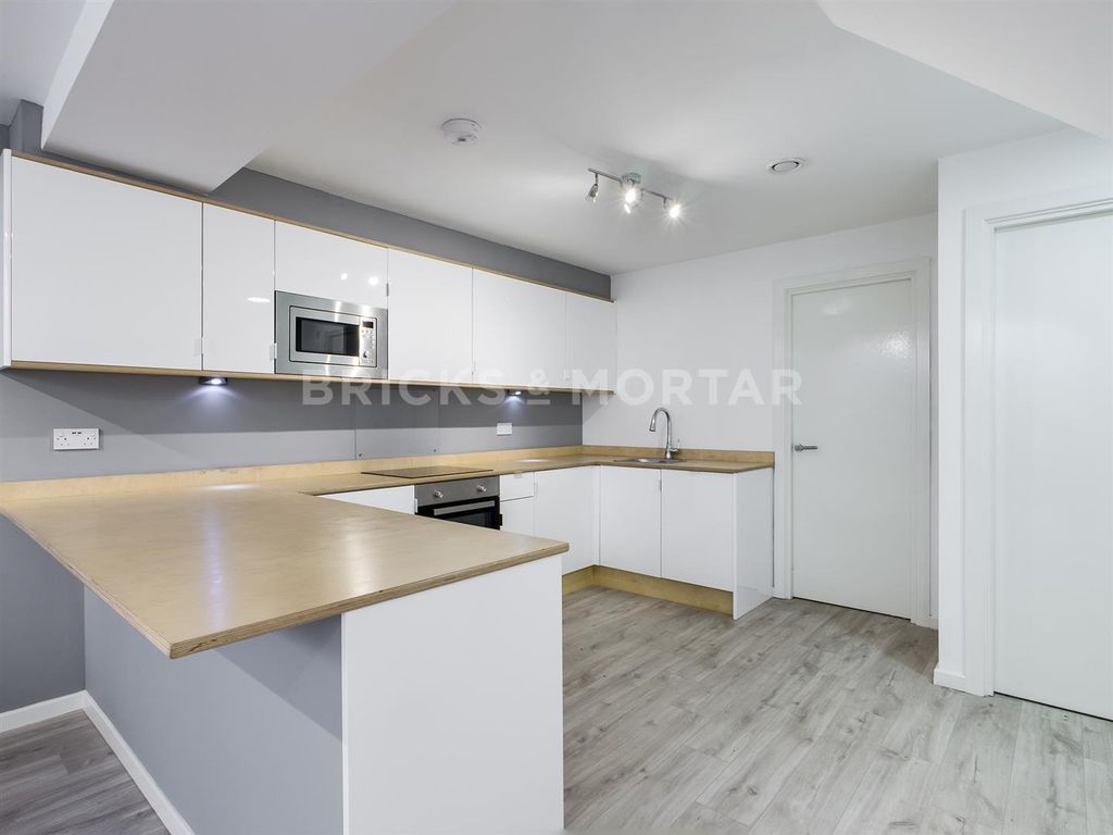 Property photo 2 of 12 Fbbknzyzv0-96Ppwnkmk3W.Jpg