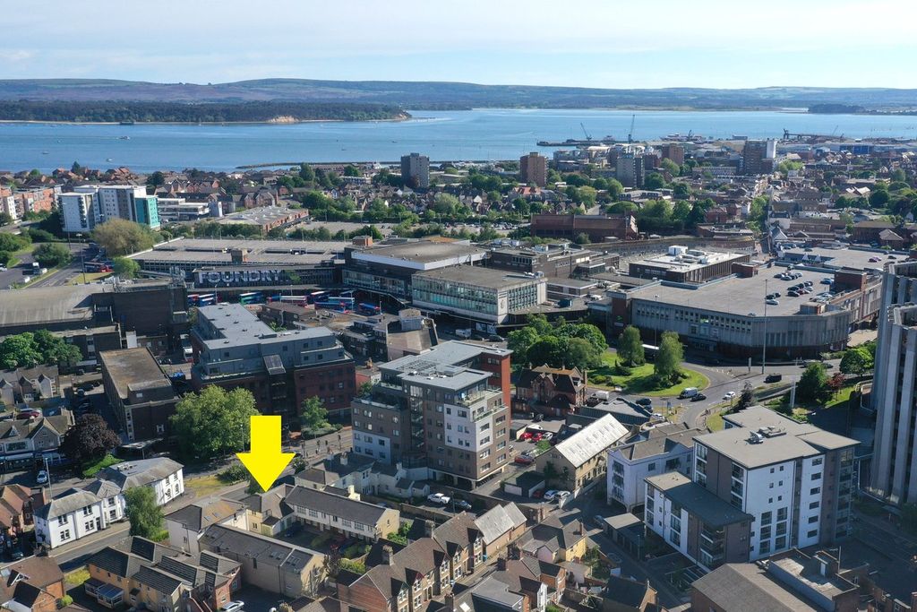 Property photo 2 of 22