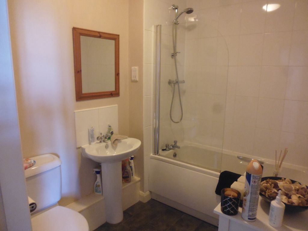 Property photo 3 of 5 Family Bathroom