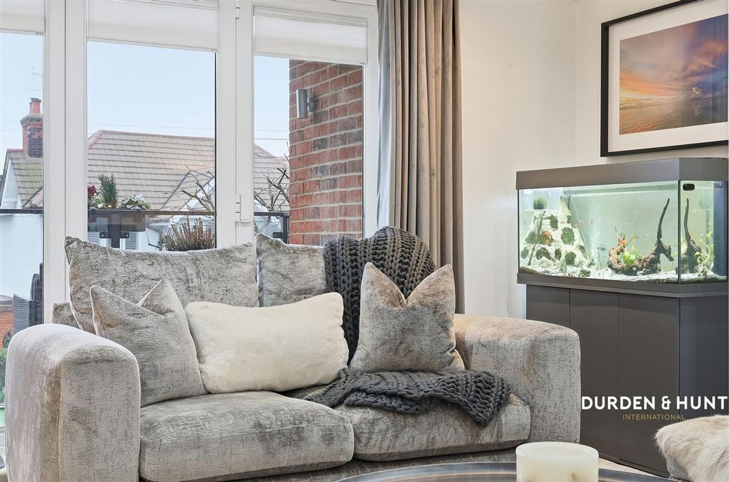 Property photo 3 of 24 Chigwell Heights