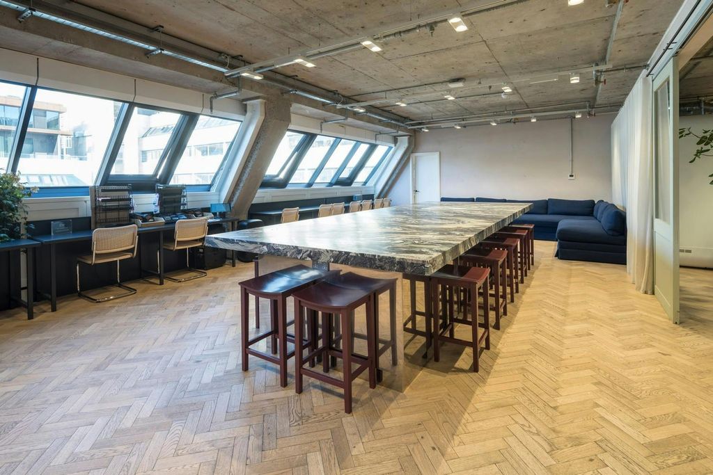 Property photo 2 of 12 Meeting Room