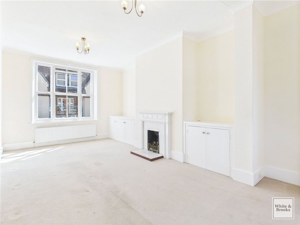 Property photo 3 of 17 Living Room