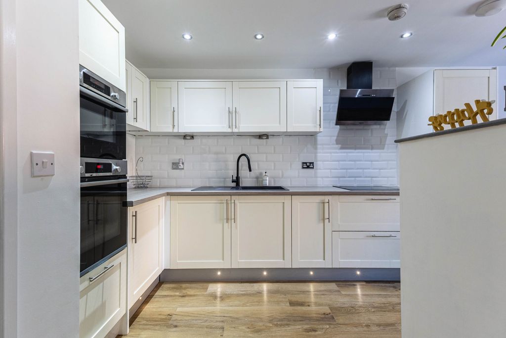 Property photo 2 of 14 Kitchen