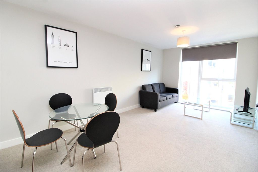 Property photo 1 of 14 Lounge