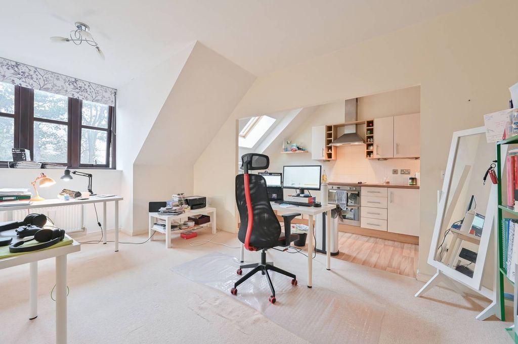 Property photo 2 of 9