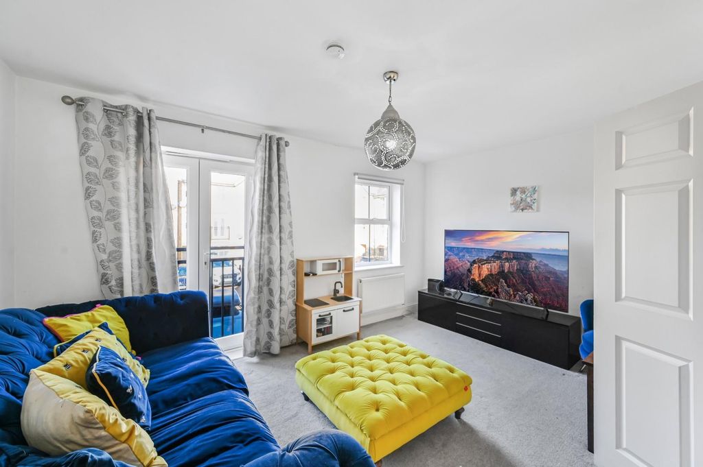 Property photo 3 of 15 Living Room