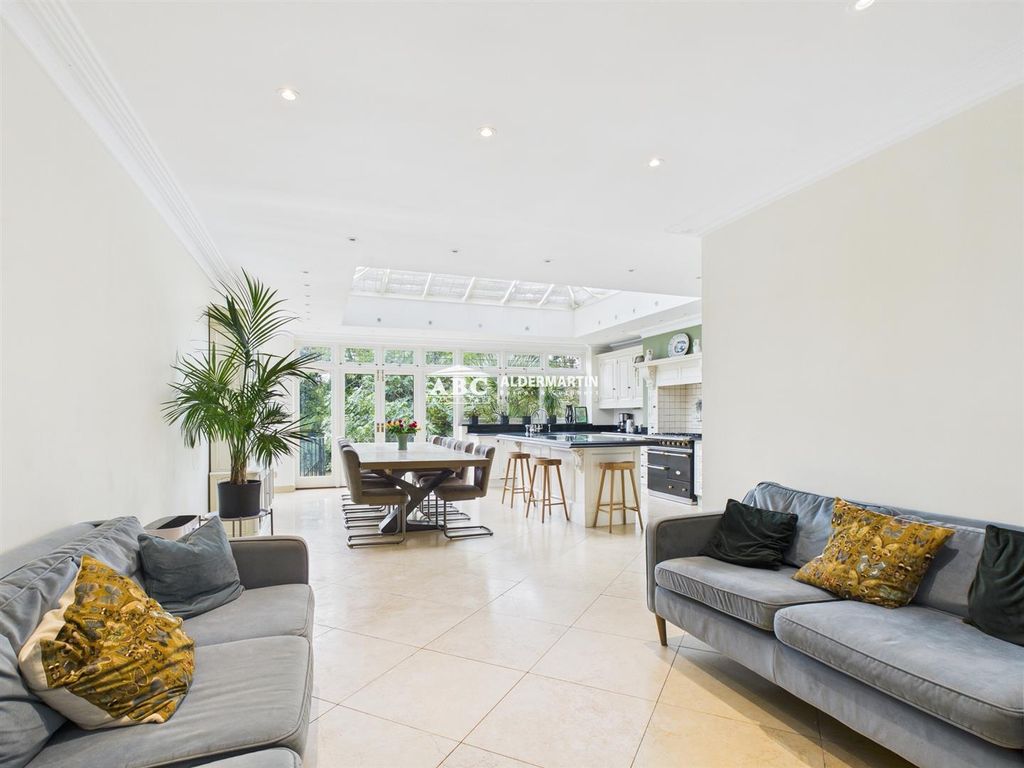 Property photo 2 of 32 Cam03827G0-Pr0077-Still015.Jpg