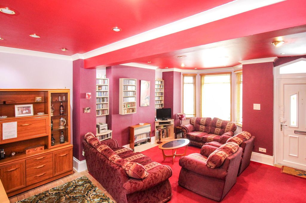 Property photo 2 of 9