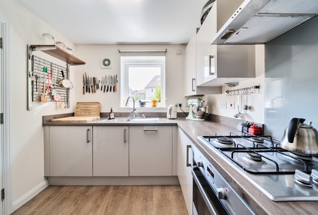 Property photo 3 of 18 1486515-8-19F27Ec...