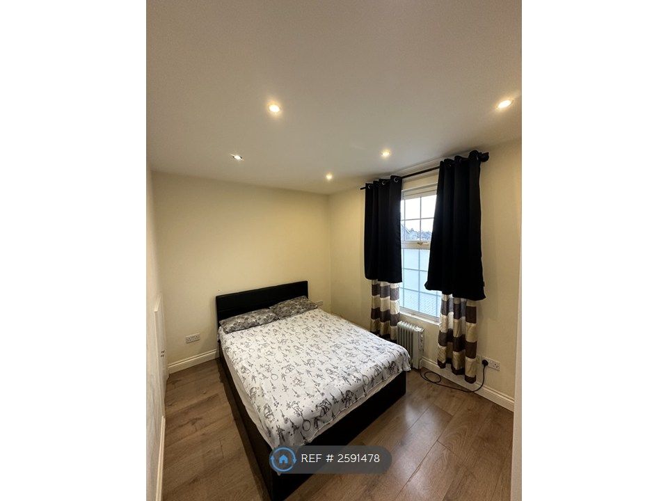 Property photo 2 of 11 Bed Room