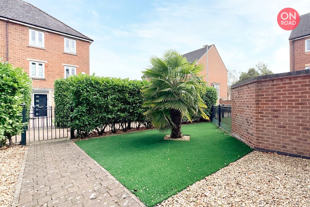 Property photo 2 of 37 Front Garden