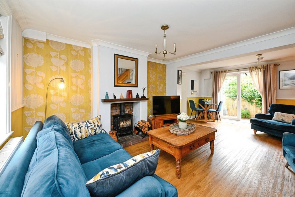 Property photo 2 of 16