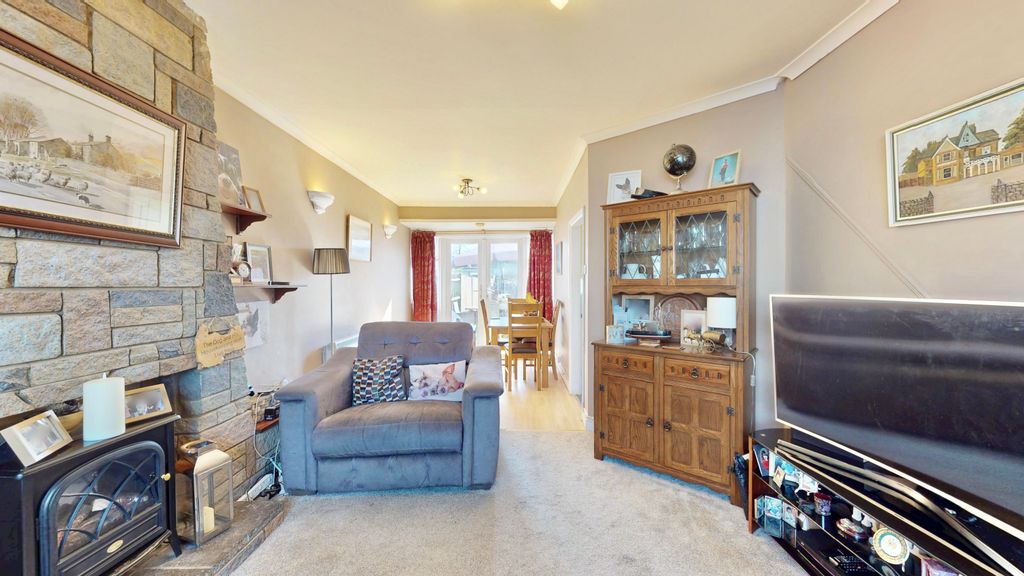 Property photo 3 of 31