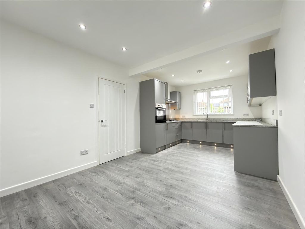 Property photo 3 of 13 Kitchen &amp; Dining Room