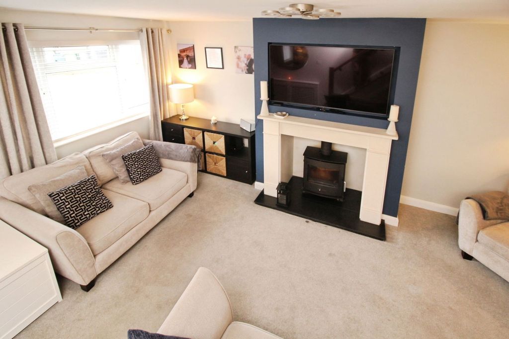 Property photo 3 of 27