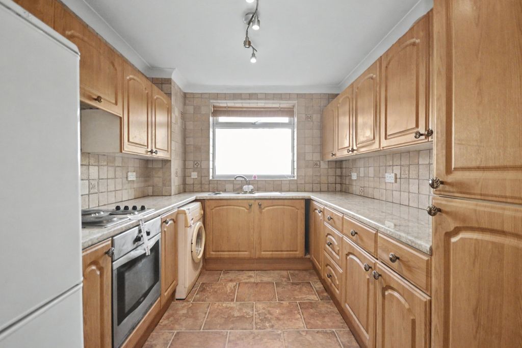 Property photo 3 of 17 Flat 1, Forest House, 1 Russell Cotes Road, Bournemouth, Bh1 3Ua