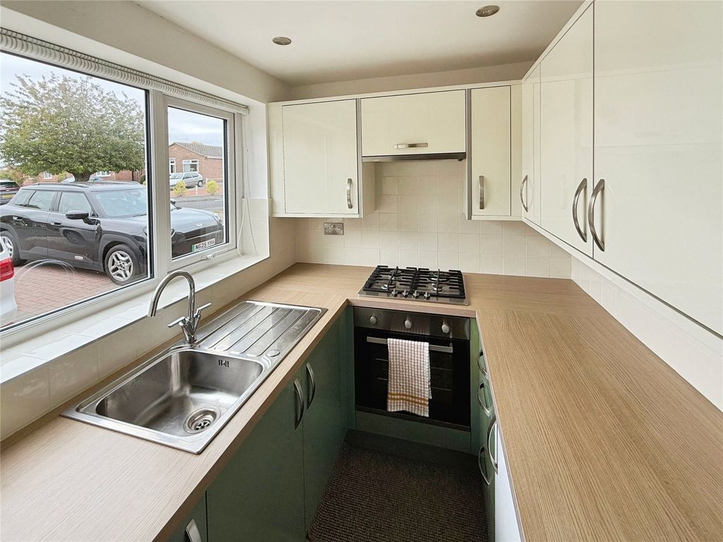 Property photo 2 of 8 Kitchen