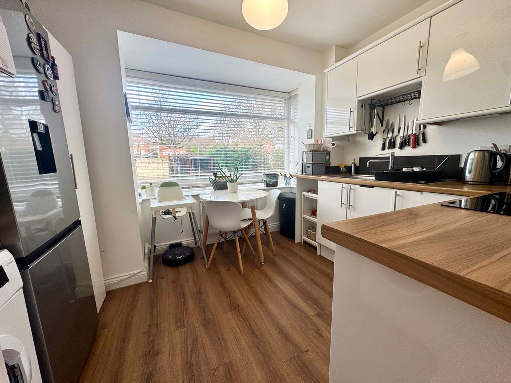 Property photo 2 of 19 Kitchen/Dining Area