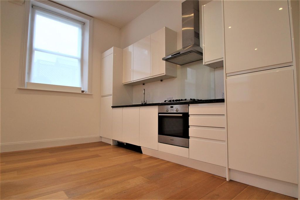 Property photo 3 of 9 Kitchen .Jpg