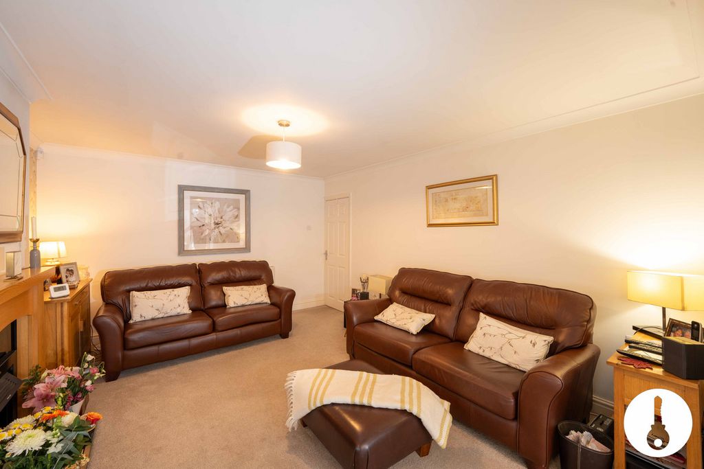 Property photo 3 of 27