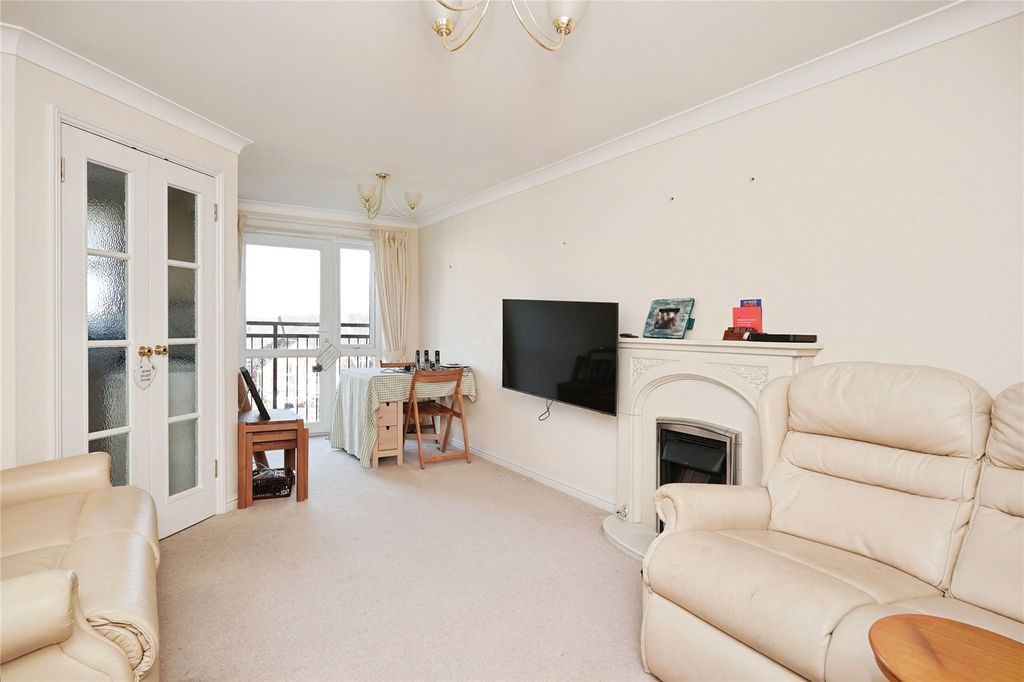 Property photo 2 of 11 Lounge