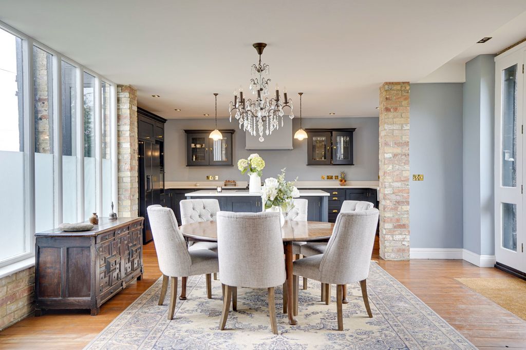 Property photo 2 of 22