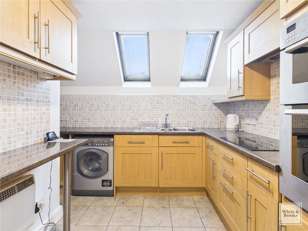Property photo 3 of 15 Kitchen