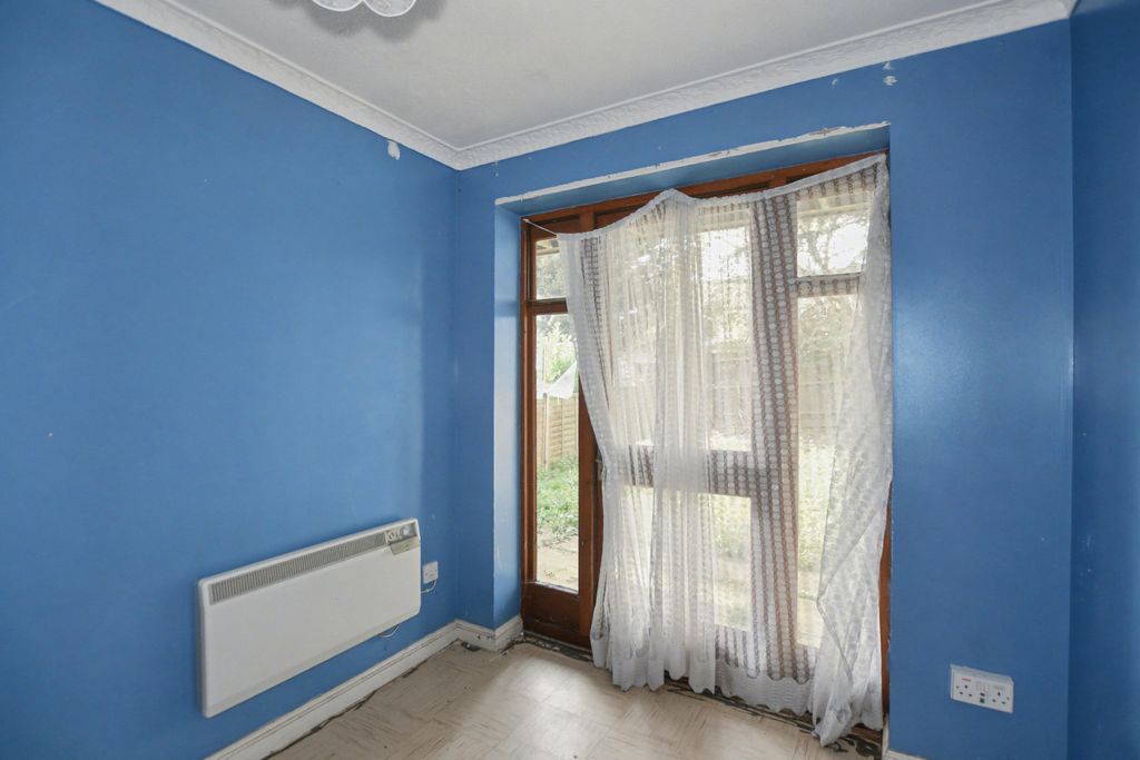 Property photo 3 of 16 56 Thamesbank Place, Thamesmead, London, Se28 8Ps