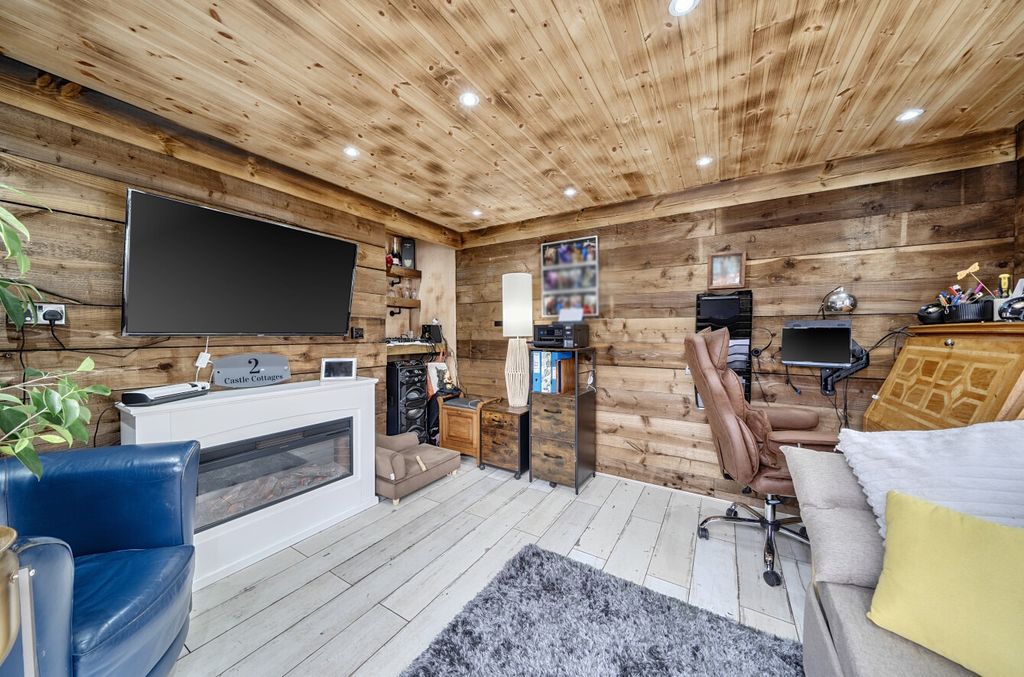 Property photo 1 of 28 4982411