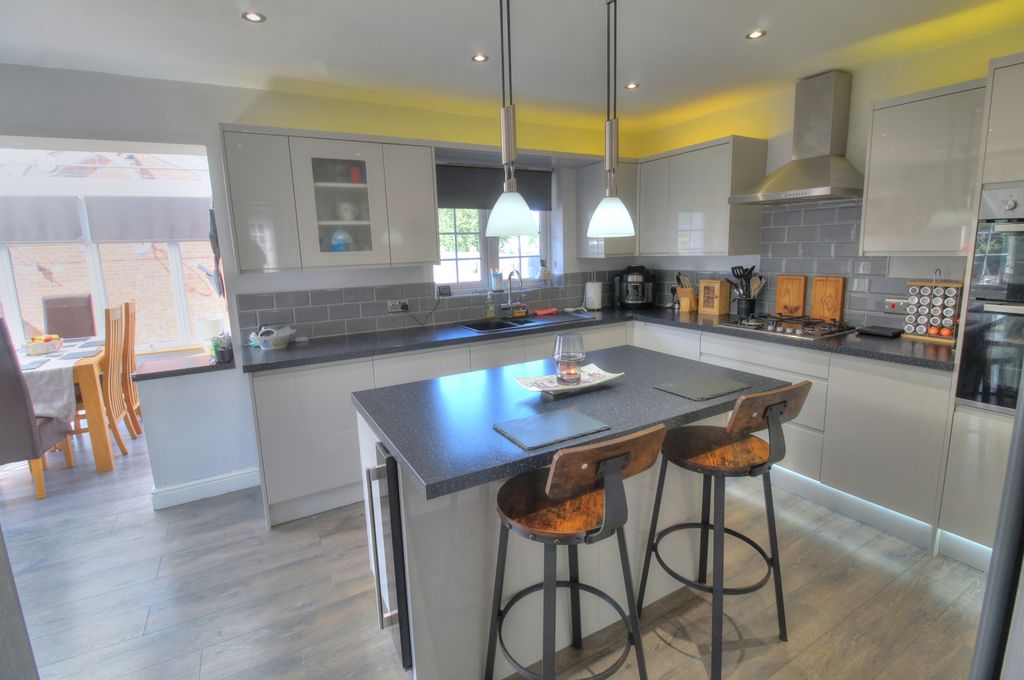 Property photo 2 of 27 Kitchen Diner