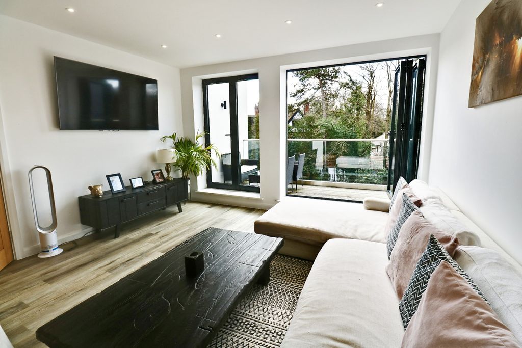 Property photo 3 of 12 2979984