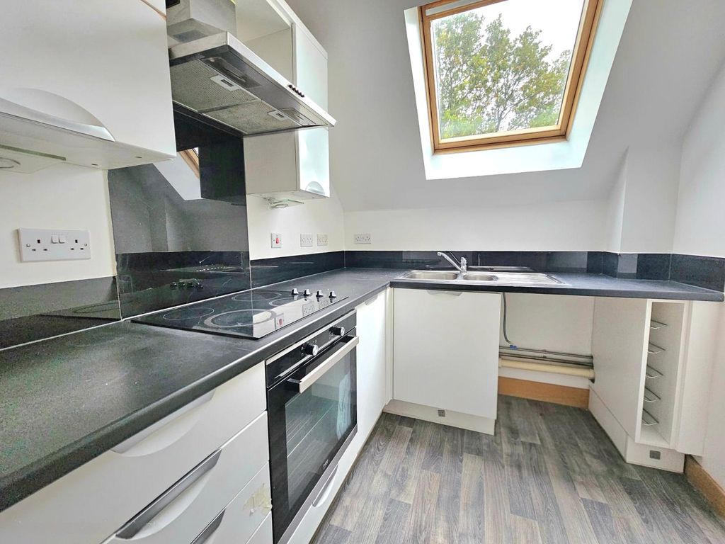 Property photo 2 of 8 Picture No. 16