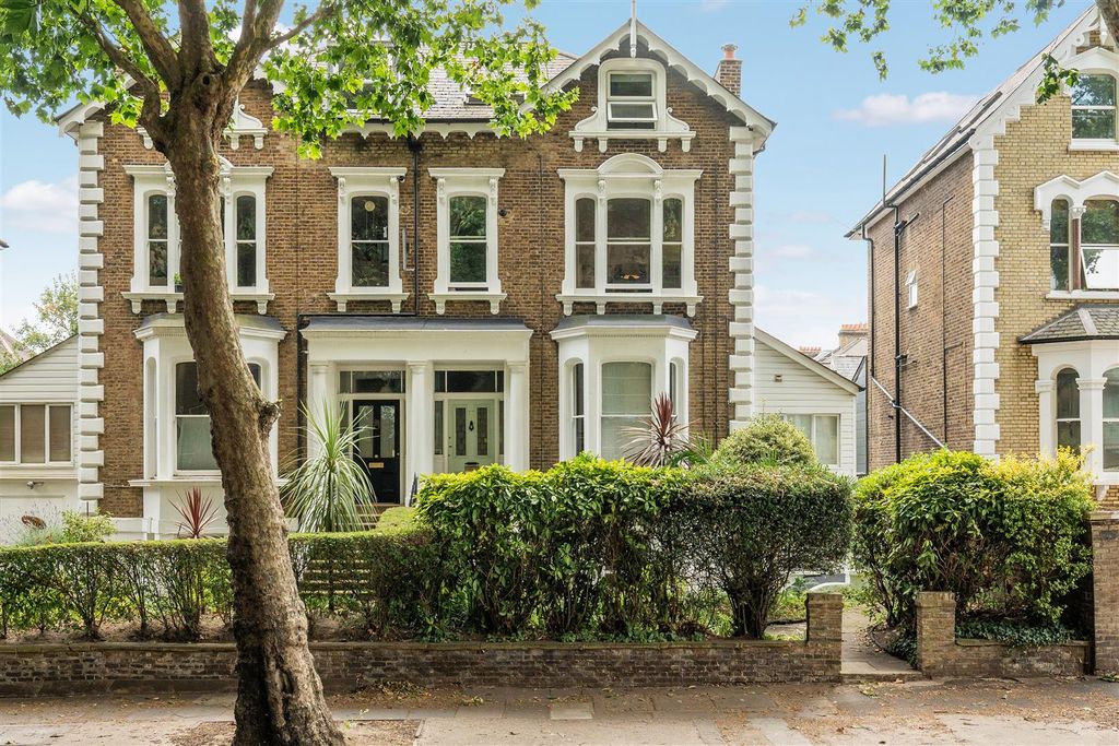 Property photo 1 of 12 Chiswick High Road, W4