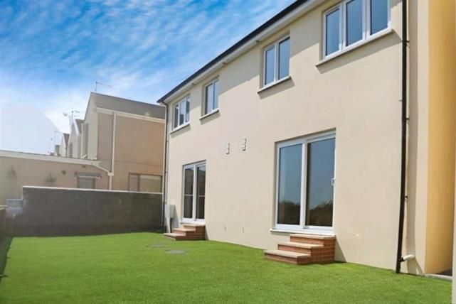 Property photo 1 of 10 Terrace