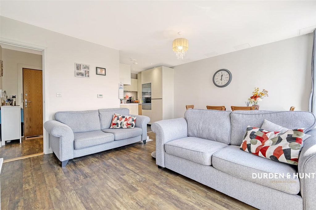 Property photo 3 of 15 Primula Court