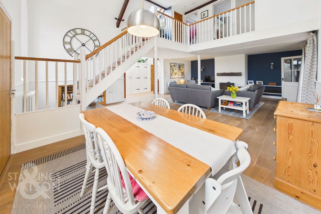 Property photo 2 of 35