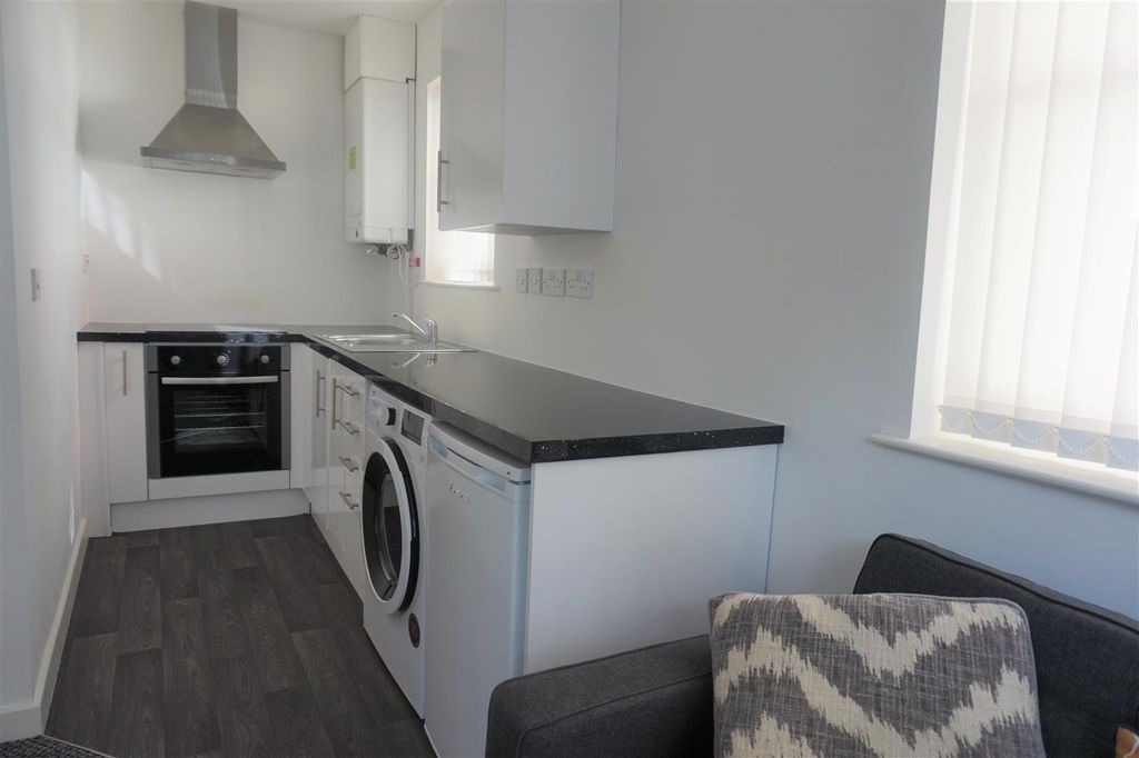 Property photo 3 of 5 Kitchen